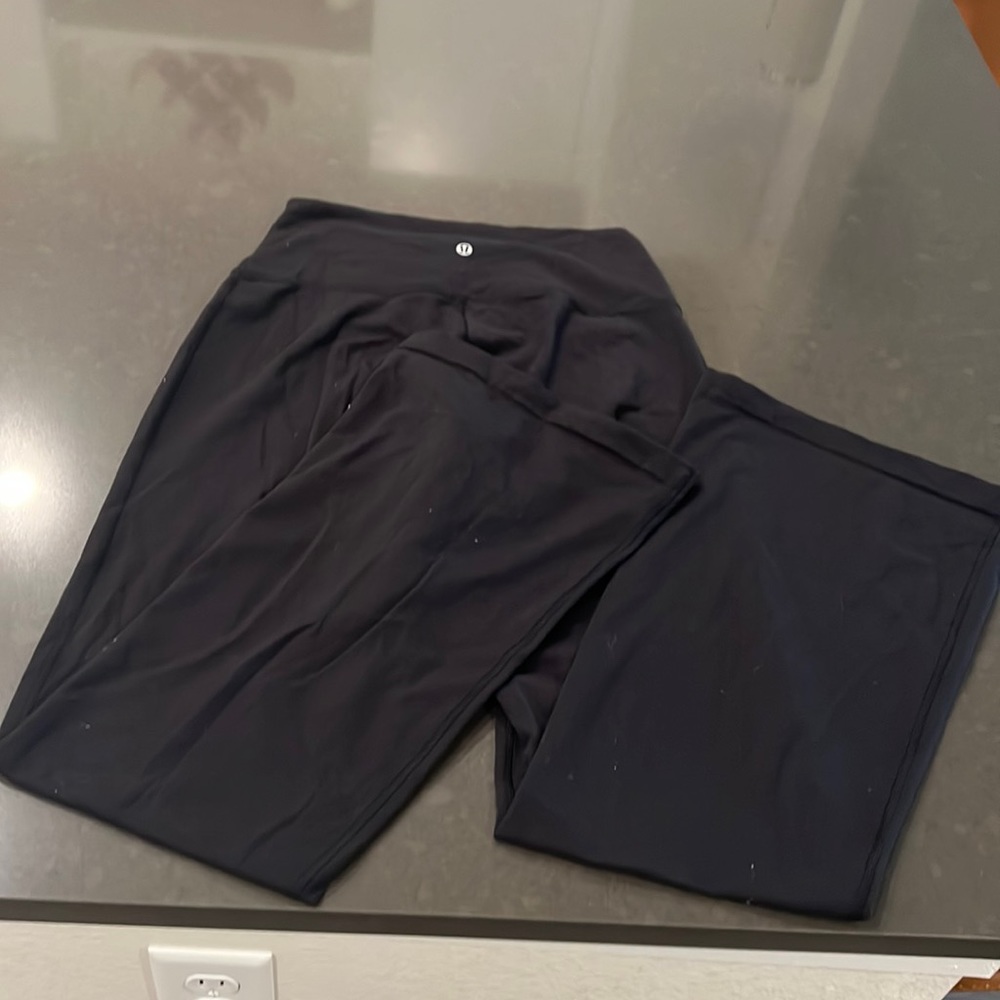 Lululemon groove flare pant in black. Size 6